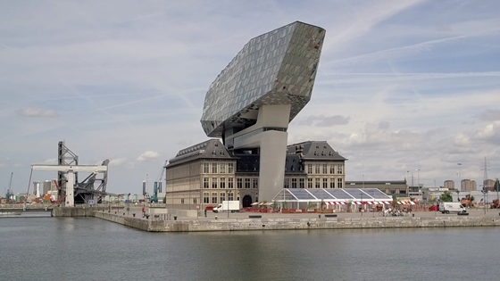 Het Havenhuis in Antwerpen van Zaha Hadid Architects is “Overal Winner 2018” van de ABB LEAF Awards. 